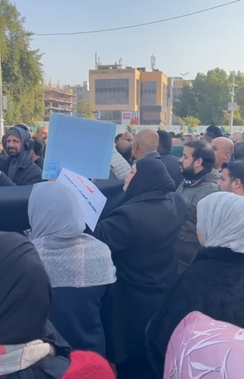"كلا كلا للتجويع".. موظفو جامعات بغداد يعلنون الإضراب احتجاجاً على إلغاء المخصصات الجامعية (فيديو)