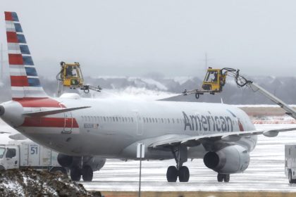 عاصفة شتوية تاريخية تشل الطيران الأميركي.. إلغاء أكثر من 14 ألف رحلة