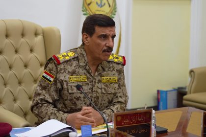 رئيس أركان الجيش يوجه بتكريم المقاتلين المرابطين على الشريط الحدودي العراقي-السوري بترقيتهم إلى رتبة أعلى