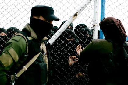 المرصد السوري: فرار عائلات من عناصر تنظيم داعش من مخيم الهول