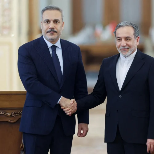 وزيرا خارجية ايران وتركيا يؤكدان رفضهما التهديدات والتدخلات في شؤون دول المنطقة