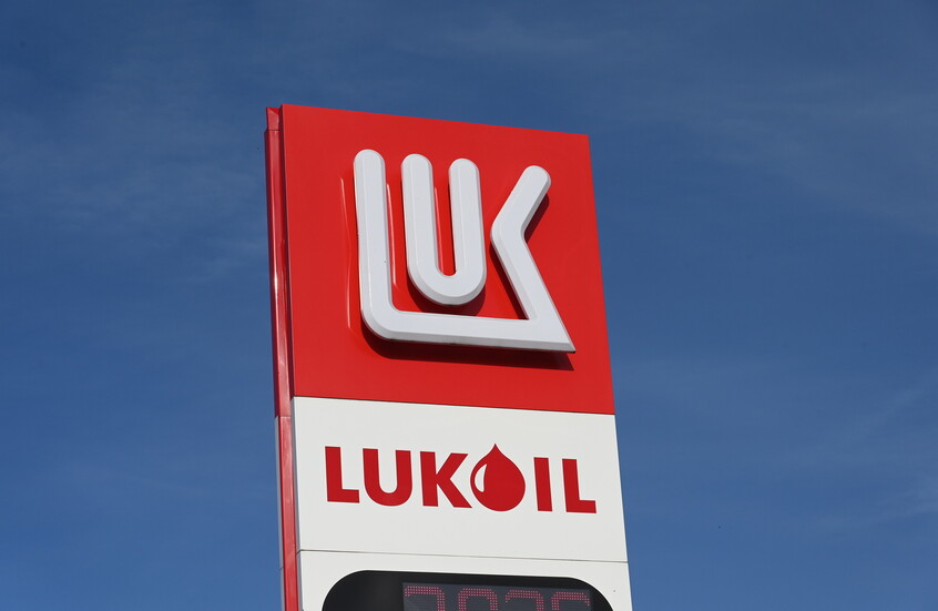 "لوك أويل" الروسية توقع اتفاقًا لبيع أصولها الخارجية لشركة أمريكية