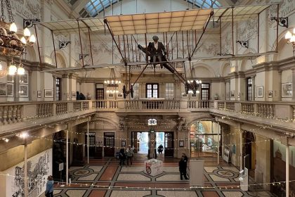 الشرطة البريطانية تعتقل متهمًا بسرقة 600 قطعة أثرية من متحف بريستول