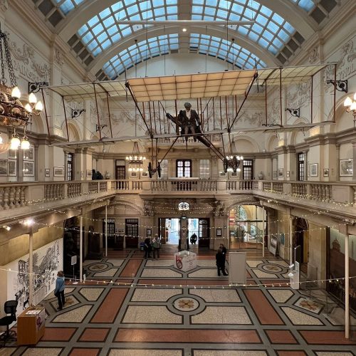 الشرطة البريطانية تعتقل متهمًا بسرقة 600 قطعة أثرية من متحف بريستول