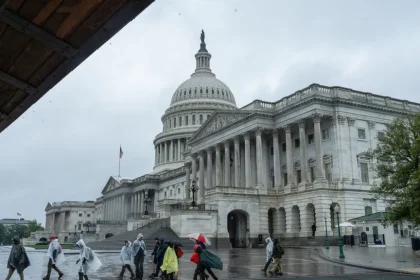 في "آخر دقيقة".. اتفاق جمهوري-ديمقراطي على إنقاذ أمريكا من الإغلاق الحكومي