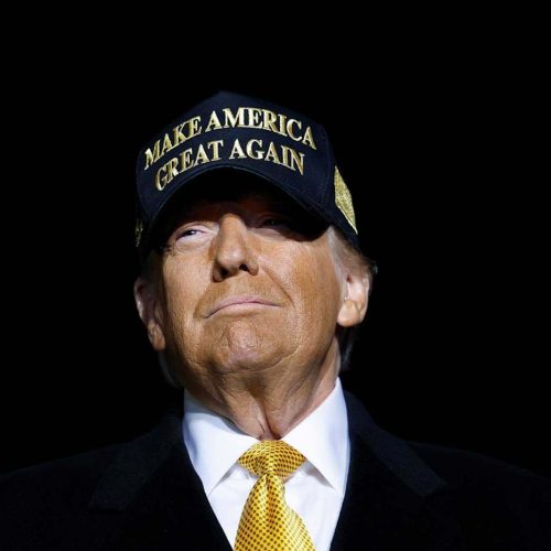 ترامب: نرسل حاليا عددا أكبر من السفن إلى إيران على أمل إبرام صفقة معها