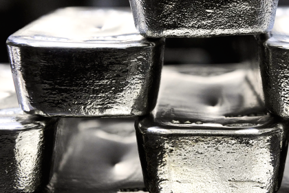 الفضة تتراجع بأكثر من 20% في المعاملات الفورية وتهبط دون 90 دولارا للأوقية