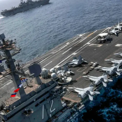 "وول ستريت جورنال": البنتاغون والبيت الأبيض يضعان خططا عسكرية مشتركة لضرب إيران