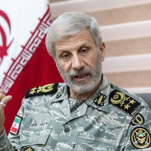 قائد الجيش الإيراني يحذر واشنطن وتل أبيب ويؤكد الجاهزية القصوى للقوات المسلحة