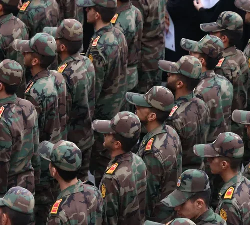 "استعراض نفسي".. الحرس الثوري الإيراني يقلل من تهديدات الأسطول الأمريكي