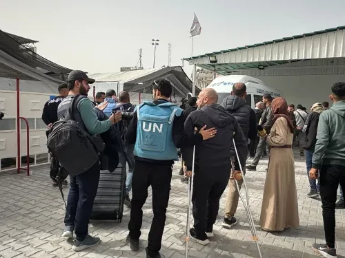 بعد تأخير لساعات.. بدء مغادرة مرضى من قطاع غزة عبر معبر رفح