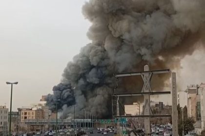 إعلام إيراني: حريق ضخم بمركز تجاري في طهران