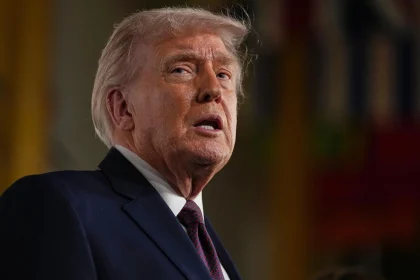 دعوى قضائية ضد قرار إدارة ترامب بحظر التأشيرات على مواطني 75 دولة بينها العراق