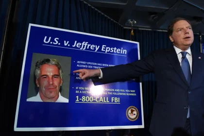 ضحايا في قضية إبستين يطالبون بإزالة أسمائهم من الملفات المنشورة