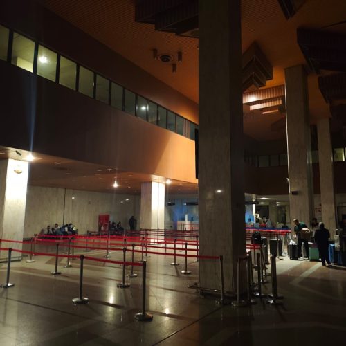 مطار البصرة يصدر توضيحًا بشأن انقطاع التيار الكهربائي: مؤقتًا بسبب سوء الأحوال الجوية