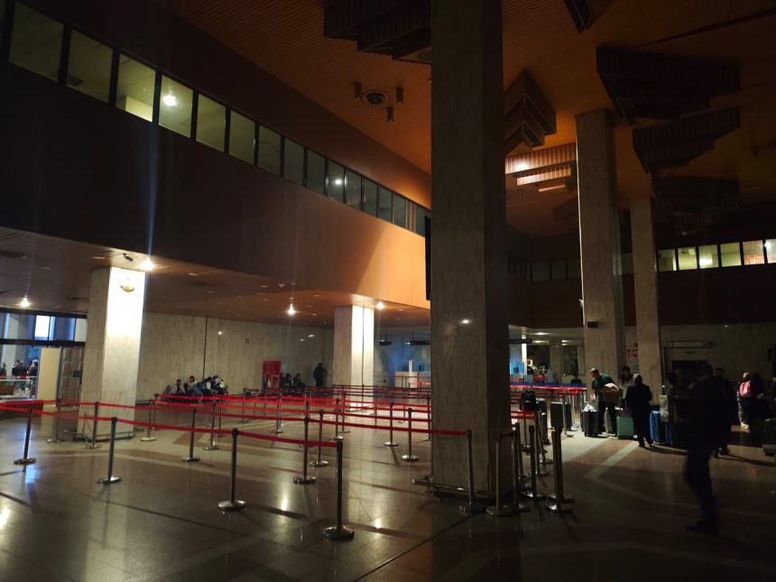 مطار البصرة يصدر توضيحًا بشأن انقطاع التيار الكهربائي: مؤقتًا بسبب سوء الأحوال الجوية