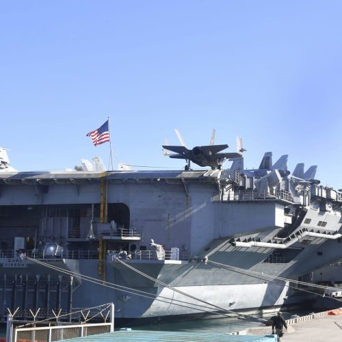 رويترز: الجيش الامريكي أسقط مسيرة إيرانية اقتربت من حاملة طائرات في بحر العرب