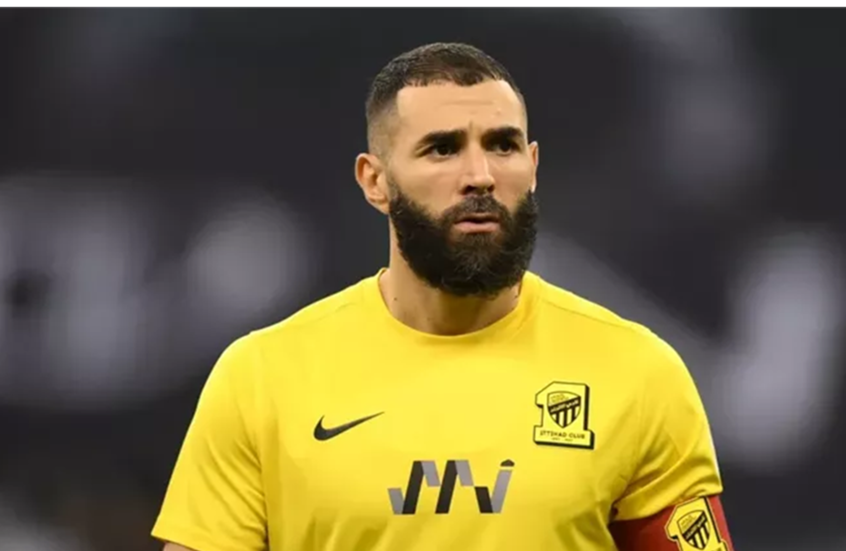 بنزيما يشبه الهلال بريال مدريد بعد أول مران له مع الفريق السعودي