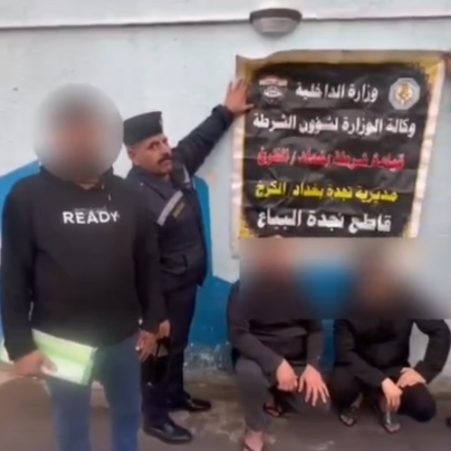 شرطة الكرخ: اعتقال متهمين اثنين يستغلان الأرصفة العامة وتحويلها إلى مرآب غير قانوني