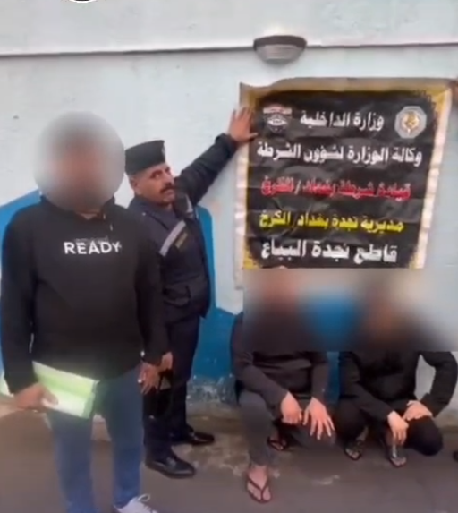 شرطة الكرخ: اعتقال متهمين اثنين يستغلان الأرصفة العامة وتحويلها إلى مرآب غير قانوني