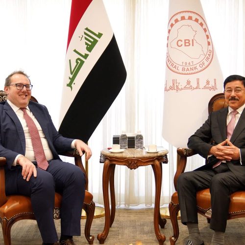 العلاق وهاريس يؤكدان على أهمية دعم الاستقرار النقدي والاقتصادي في العراق