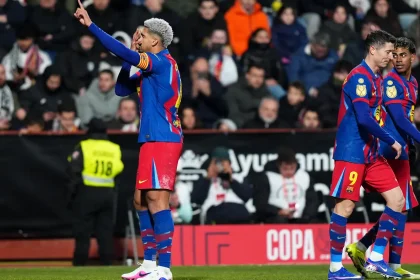 الكأس لا يرحم.. قرعة نارية تضع برشلونة في وجه أتلتيكو مدريد