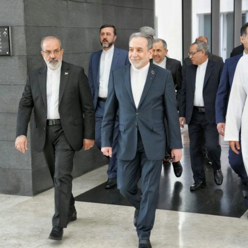 وزير خارجية عمان يصف محادثات مسقط بـ"الجادة جداً": سيتم عقد اجتماع آخر في الوقت المناسب