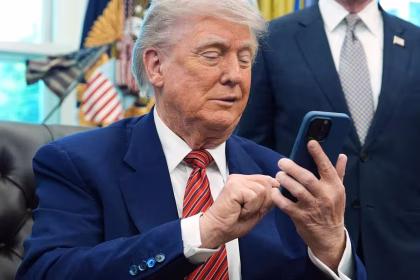 بعد نشره على حسابه.. ترامب يحذف مقطعاً لقردين يحملان وجهي أوباما وزوجته