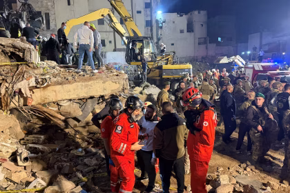 الدفاع المدني اللبناني يؤكد مقتل 9 أشخاص في انهيار مبنى طرابلس