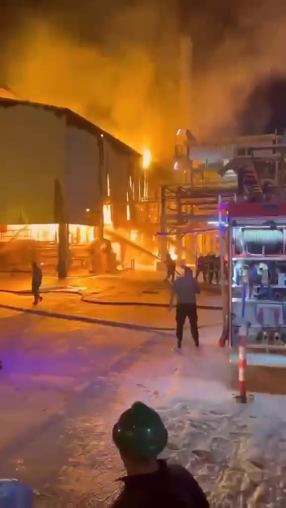 الاعلام الامني: 6 مصابين بحريق في وحدة تحسين البنزين داخل مصفى بيجي