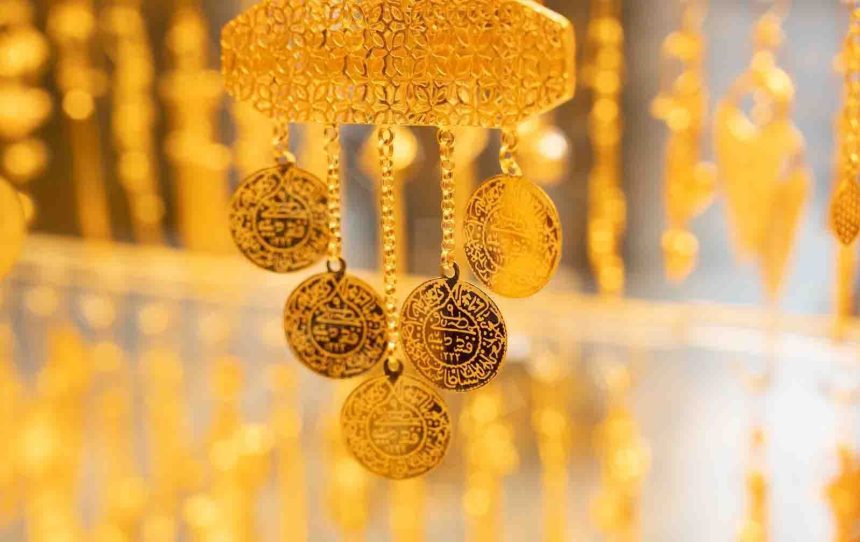 تراجع أسعار الذهب قبيل صدور بيانات اقتصادية أميركية مهمة