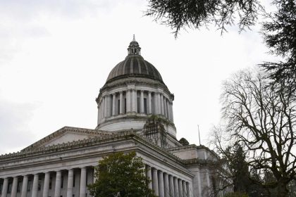 بينها العراق.. واشنطن تحذر مواطنيها من السفر الى 21 دولة بسبب المخاطر الأمنية