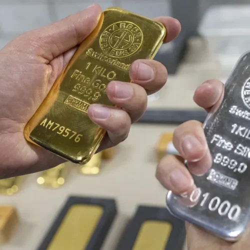 تراجع اسعار الذهب والفضة مع توقعات لخفض الفاىدة من قبل الاحتياطي الفيدرالي الامريكي