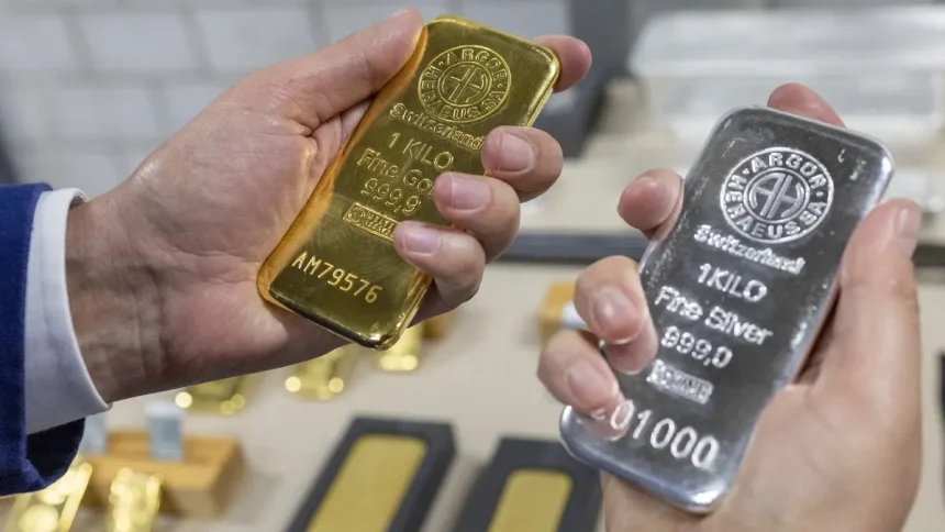 تراجع اسعار الذهب والفضة مع توقعات لخفض الفاىدة من قبل الاحتياطي الفيدرالي الامريكي