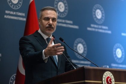 وزير الخارجي التركي: الهجمات العسكرية الأمريكية لن تسقط البنية السياسية في ايران