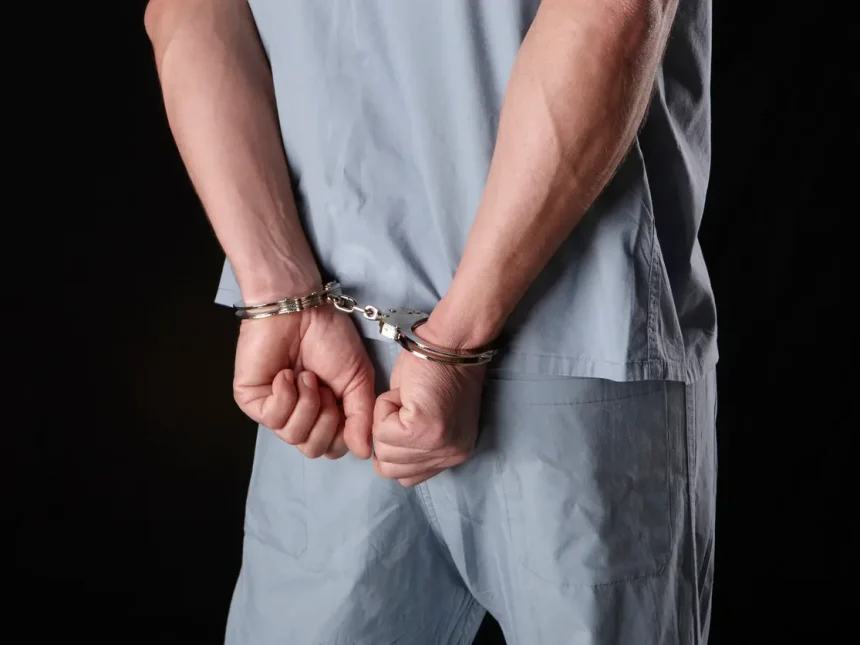 القبض على منتحل صفة طبيب أسنان يعمل دون شهادة رسمية أو إقامة قانونية في بغداد