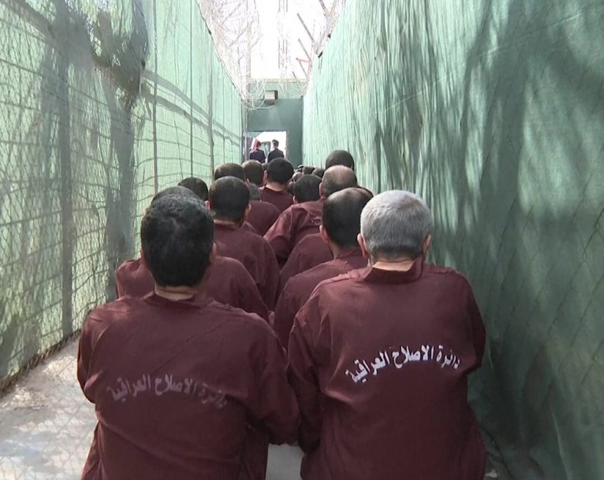 القضاء يعلن استلام 5704 متهمين من داعش منقولين من سجون سوريا