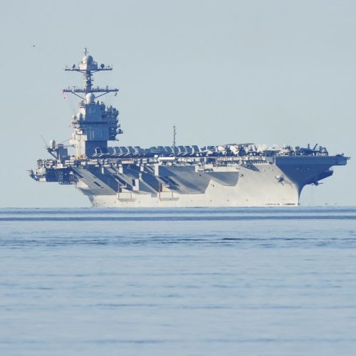 حاملة "جيرالد فورد" تبحر إلى الشرق الأوسط حسب مهلة ترامب