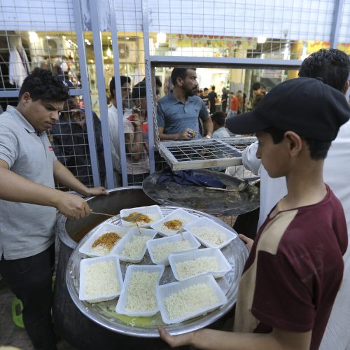 الداخلية: يمنع الإجهار بالإفطار أو تداول المشروبات الكحولية بأنواعها كافة خلال شهر رمضان