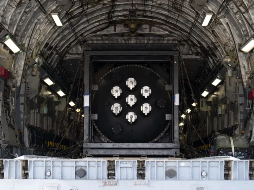 في رحلة جوية.. الجيش الأميركي ينقل مفاعلاً نووياً من كاليفورنيا إلى يوتا لإجراء اختبارات