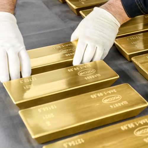 عودة التقلبات إلى أسواق المعادن.. الذهب يحاول الثبات عند 5 آلاف دولار للأونصة