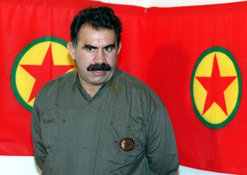 أوجلان يعلن اكتمال المرحلة الأولى من مسار إلقاء السلاح ويأذن ببدء "الاندماج الديمقراطي"