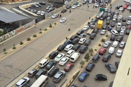 احتجاجات في لبنان رفضاً لقرار الحكومة برفع الضرائب وأسعار البنزين