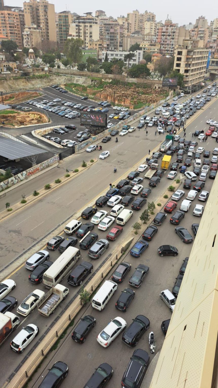 احتجاجات في لبنان رفضاً لقرار الحكومة برفع الضرائب وأسعار البنزين