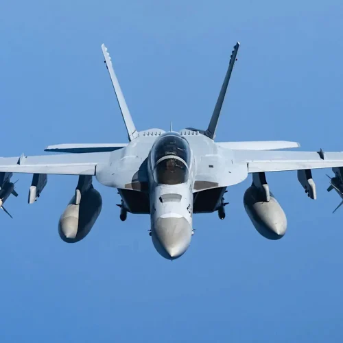 تقرير: نشر ست طائرات أمريكية في أوروبا تمهيدا للتحرك نحو الشرق الأوسط