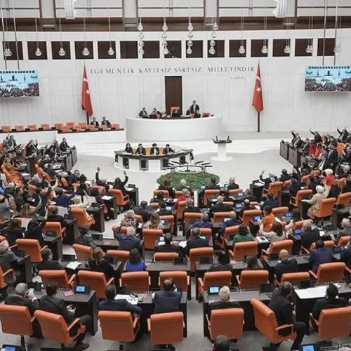 البرلمان التركي يعتمد تقرير لجنة السلام مع حزب العمال الكردستاني