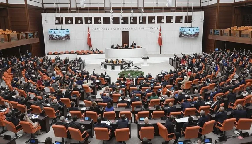 البرلمان التركي يعتمد تقرير لجنة السلام مع حزب العمال الكردستاني