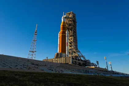 اختبار ناجح لصاروخ سيحمل رواد فضاء لمدار القمر لأول مرة منذ 50 عاماً