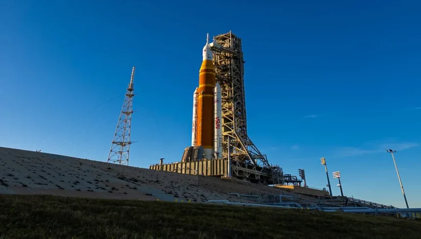 اختبار ناجح لصاروخ سيحمل رواد فضاء لمدار القمر لأول مرة منذ 50 عاماً