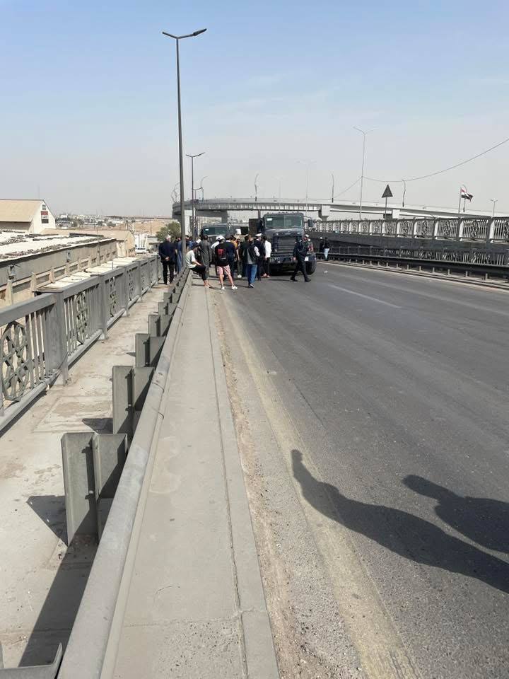 تعطل شاحنة يشل الحركة المرورية في طريق السندباد بين الكرادة والزعفرانية